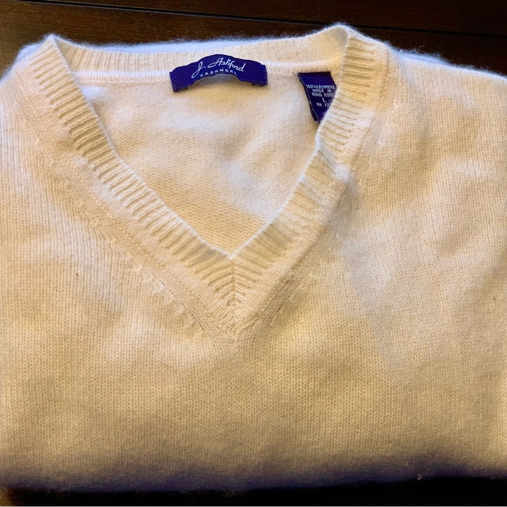 J. Ashford Cream V-neck Cashmere Sweater Men’s Large